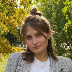 Репетитор по географии Рылова Карина Юрьевна - фотография