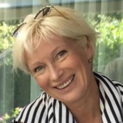 Фотография репетитора Искакова Людмила Владимировна