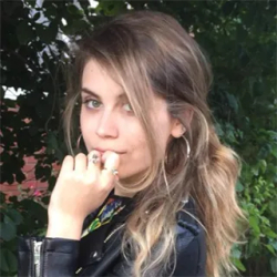 Фотография репетитора Давидова Валерия Рафиковна