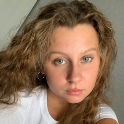 Фотография репетитора Конова Елизавета Игоревна