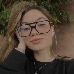 Фотография репетитора Сергеева Арина Максимовна