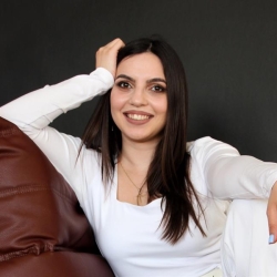 Фотография репетитора Овакимян Елена Арменовна