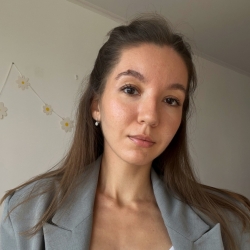 Фотография репетитора Нурмухаметова Ульяна Юльевна