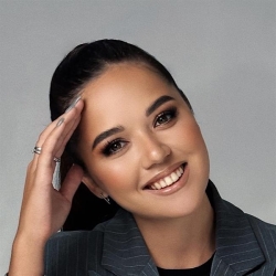 Фотография репетитора Ахмадуллина Камилла Маратовна