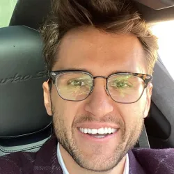 Фотография репетитора Петров Артем Илларионович