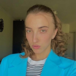 Фотография репетитора Петрова Арина Алексеевна