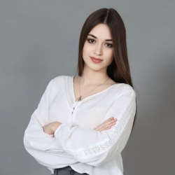 Фотография репетитора Гарибян Каринэ Рубеновна