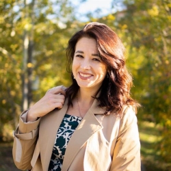 Фотография репетитора Исаева Илона Сергеевна