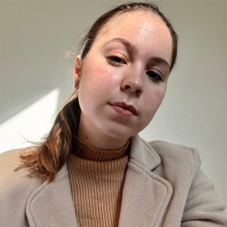 Фотография репетитора Николаева Арина Сергеевна