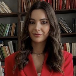 Фотография репетитора Зейналова Яна Сабировна