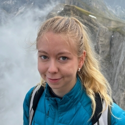 Фотография репетитора Ромашова Арина Владиславовна