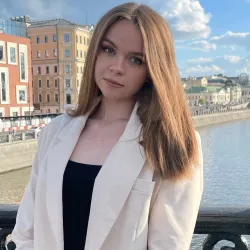 Фотография репетитора Медведева Алина Михайловна