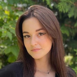 Фотография репетитора Григорьева Арина Дмитриевна