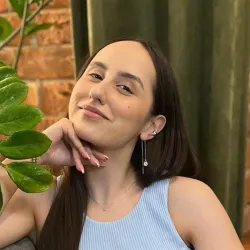 Фотография репетитора Избасарова Эльвира Пулатовна