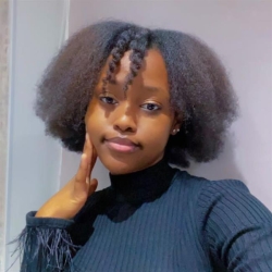 Фотография репетитора Коуайеп Тчоункоуе Габриела Карин 