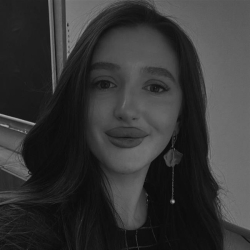 Фотография репетитора Медведева Юлия Евгеньевна