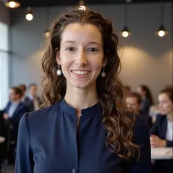 Фотография репетитора Ефремова Алина Эльчиновна