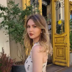 Фотография репетитора Петрова Анастасия Максимовна