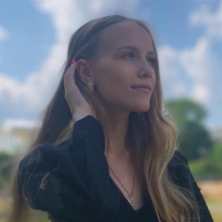 Фотография репетитора Жукова Вероника Сергеевна