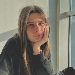 Фотография репетитора Попова Арина Дмитриевна