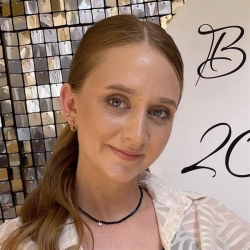 Фотография репетитора Давыдова Вероника Юрьевна