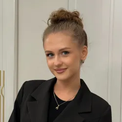 Фотография репетитора Азаренкова Алиса Антоновна