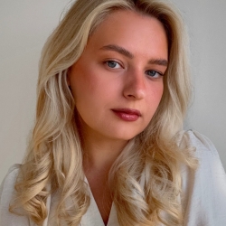 Фотография репетитора Зайцева Юлия Михайловна