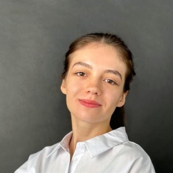 Фотография репетитора Овчаренко Яна Игоревна