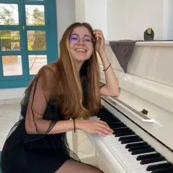 Фотография репетитора Капралова Елена Александровна