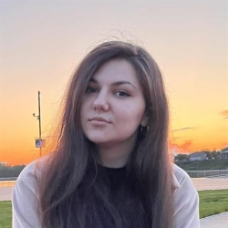 Фотография репетитора Каракова Виктория Сергеевна