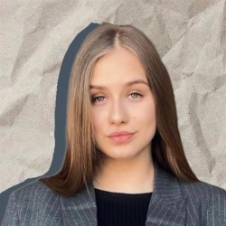 Фотография репетитора Медведева Алиса Николаевна