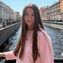 Фотография репетитора Медведева Виолетта Сергеевна