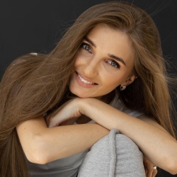 Фотография репетитора Логвиненко Кристина Дмитриевна