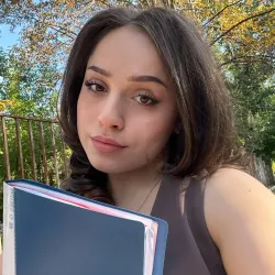 Фотография репетитора Хубулова Илона Эльбрусовна