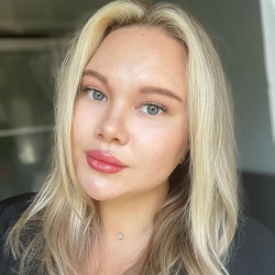 Фотография репетитора Петрова Алина Ильдаровна