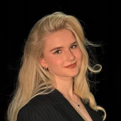 Фотография репетитора Котенёва Вероника Александровна