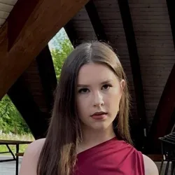 Фотография репетитора Безносова Арина Юрьевна