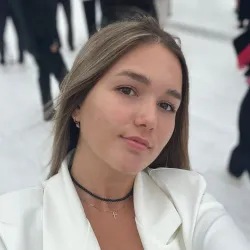 Фотография репетитора Закирова Арина Вадимовна