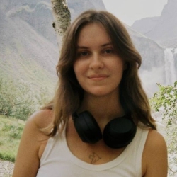 Фотография репетитора Михеева Олеся Олеговна