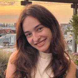 Фотография репетитора Алишева Арина Павловна