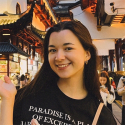 Фотография репетитора Черникова Арина Олеговна