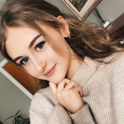 Фотография репетитора Азаренкова Алиса Антоновна