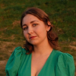 Фотография репетитора Медведева Алина Евгеньевна