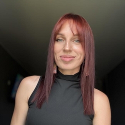 Фотография репетитора Медведева Виктория Сергеевна