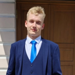 Фотография репетитора Савенко Денис Витальевич