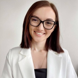 Фотография репетитора Дамзина Карина Александровна